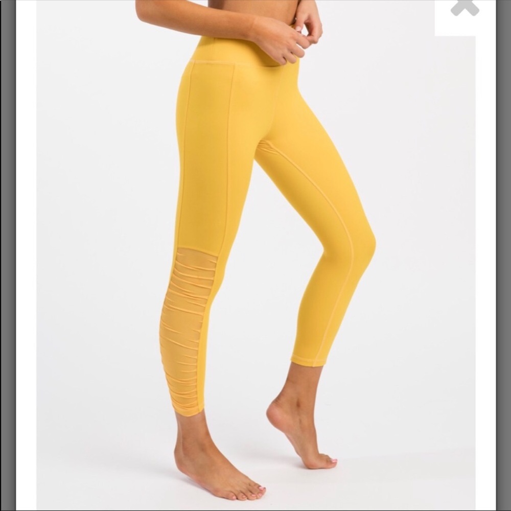 Zyia Daffodil 🌼 Light & Tight 24in Leggings